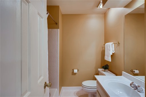 22 2nd Floor Bathroom.jpg